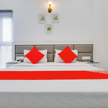 Hotel O Sky White House Ludhiana Buitenkant foto