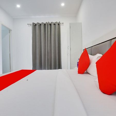 Hotel O Sky White House Ludhiana Buitenkant foto