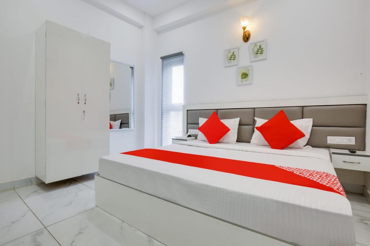 Hotel O Sky White House Ludhiana Buitenkant foto