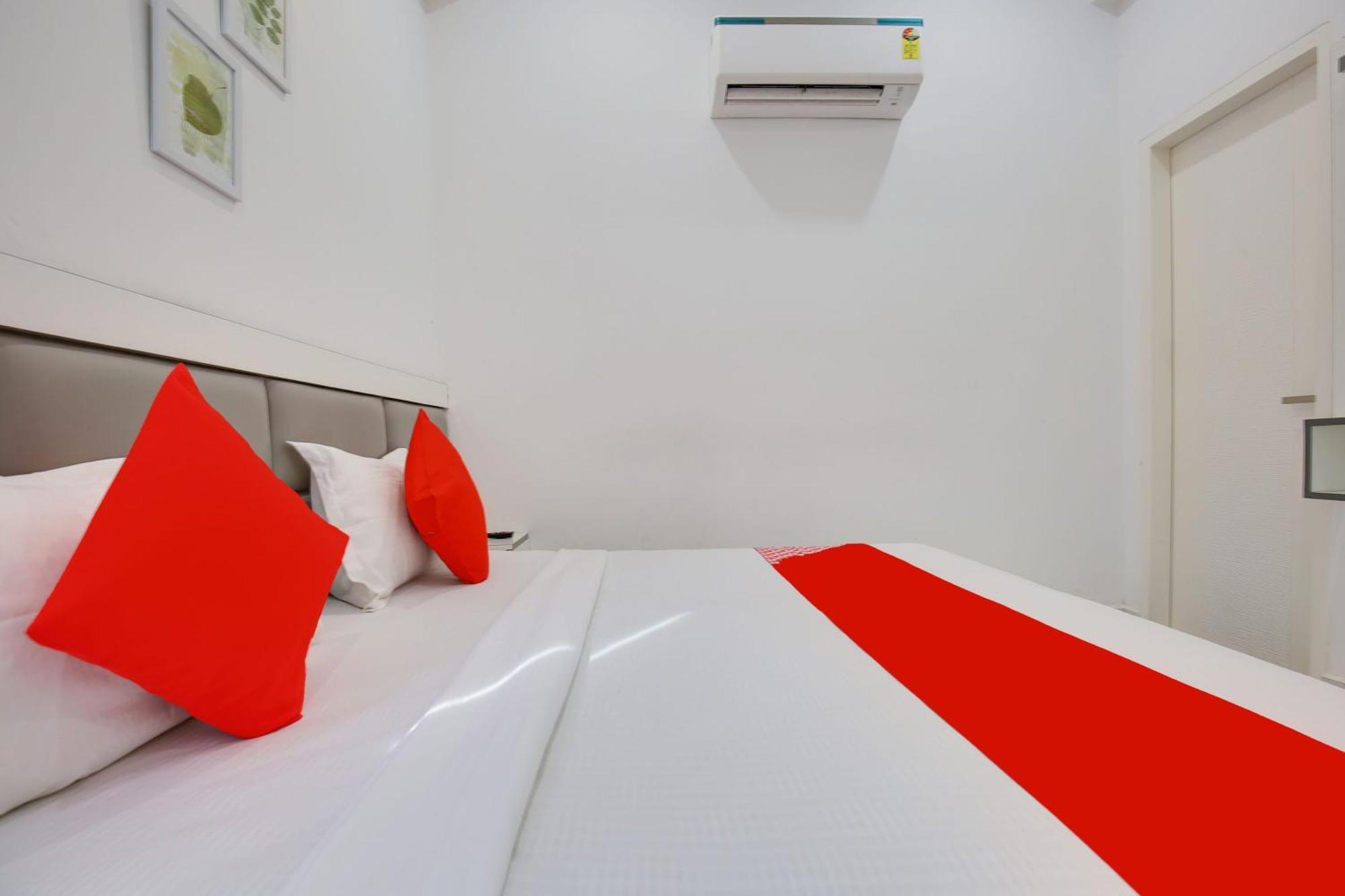 Hotel O Sky White House Ludhiana Buitenkant foto
