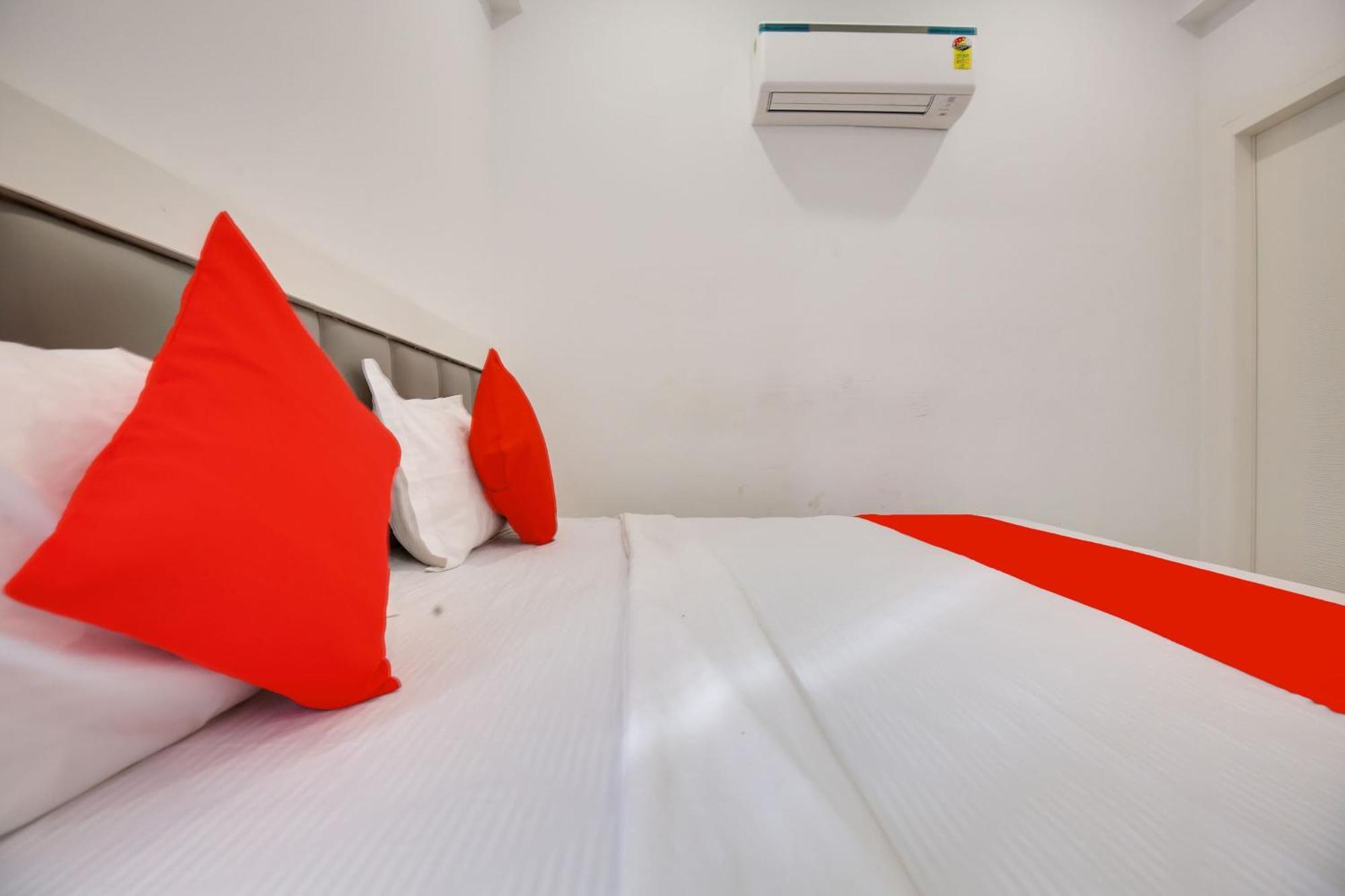 Hotel O Sky White House Ludhiana Buitenkant foto