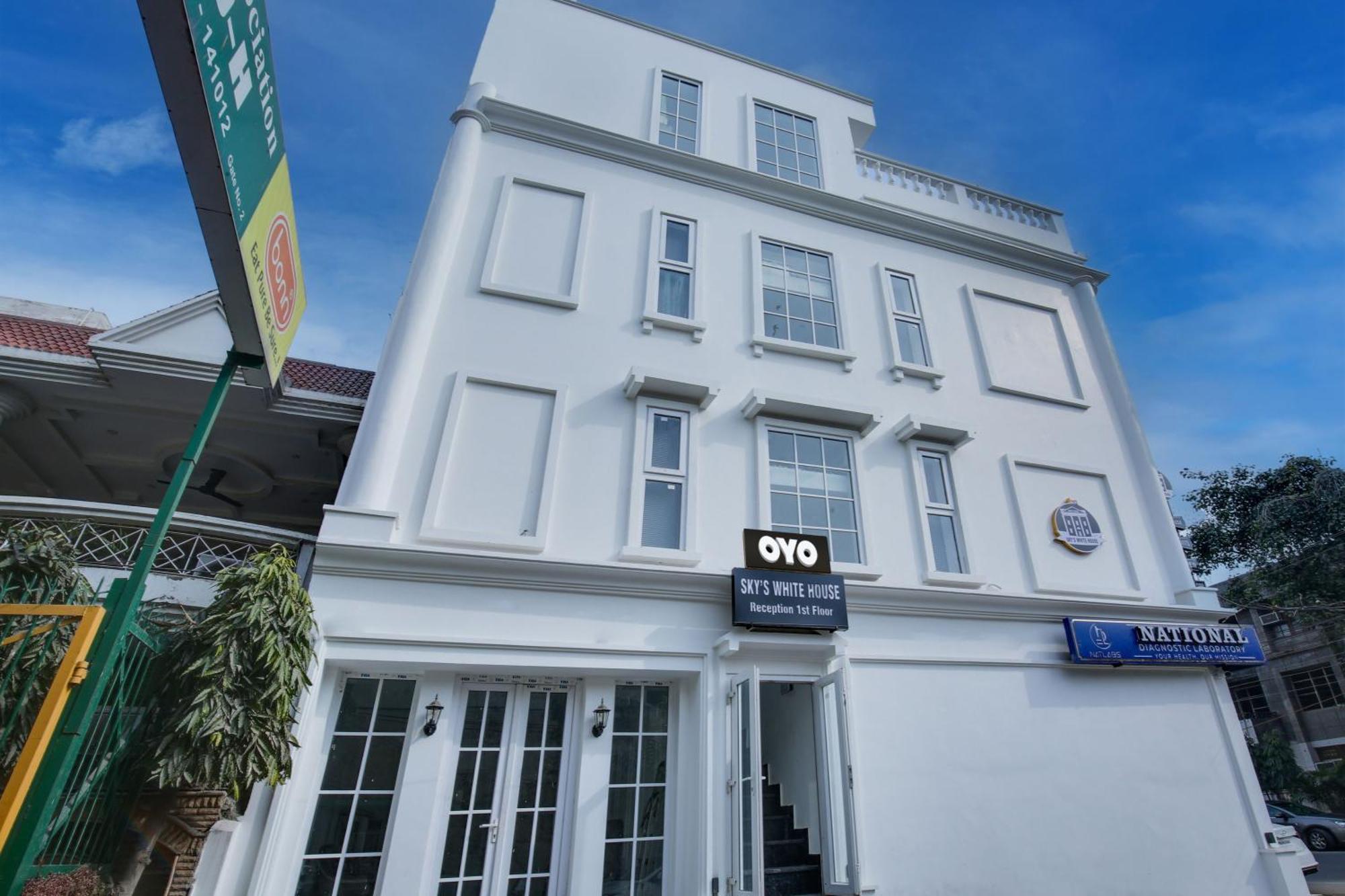 Hotel O Sky White House Ludhiana Buitenkant foto