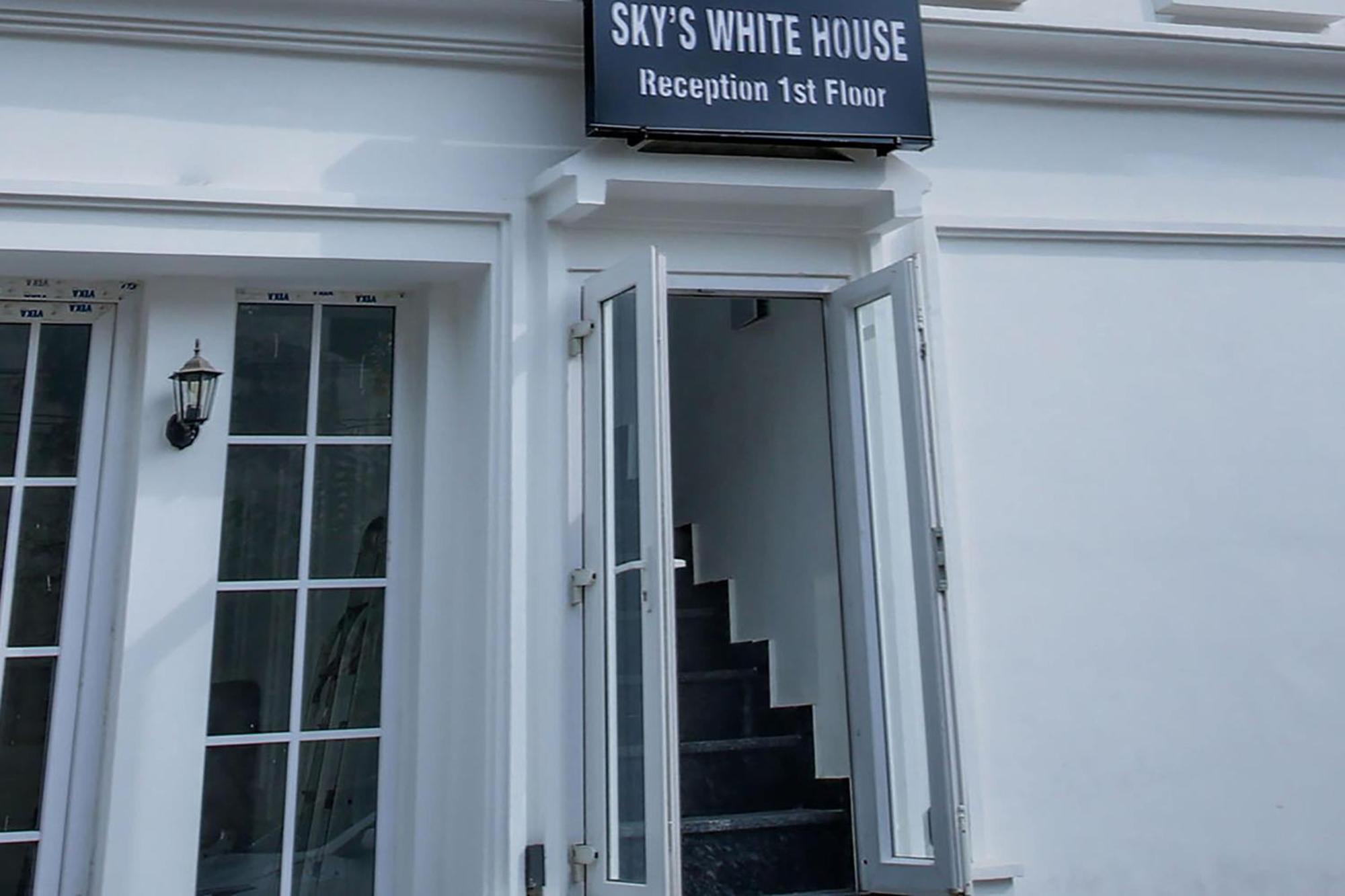 Hotel O Sky White House Ludhiana Buitenkant foto