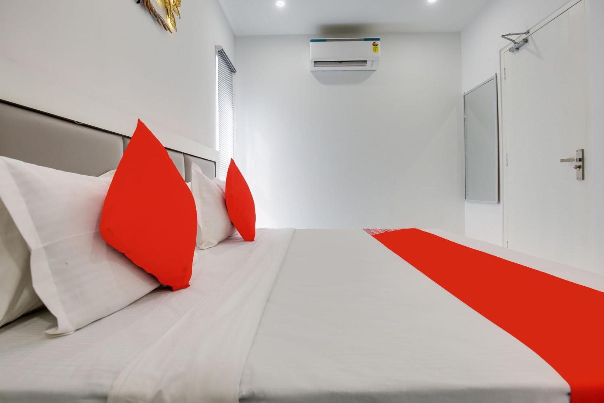 Hotel O Sky White House Ludhiana Buitenkant foto