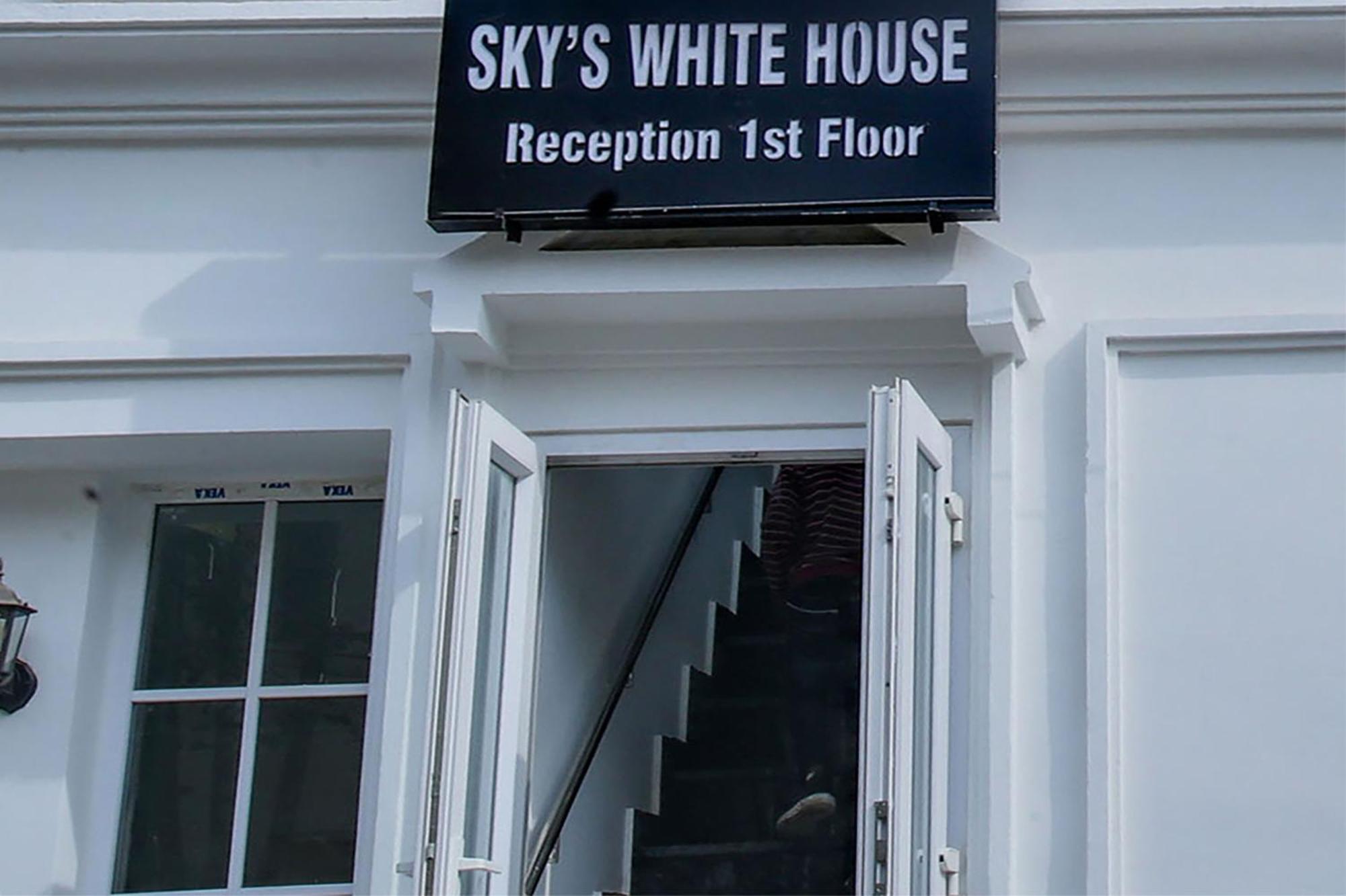 Hotel O Sky White House Ludhiana Buitenkant foto